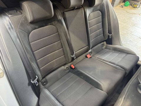 Volkswagen Golf 2.0 Golf R TSi Semi-Auto 4WD 5dr 60