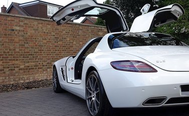 Mercedes-Benz SLS AMG 19