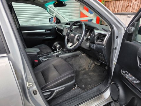 Toyota Hilux INVINCIBLE 4WD D-4D DCB AUTO 13
