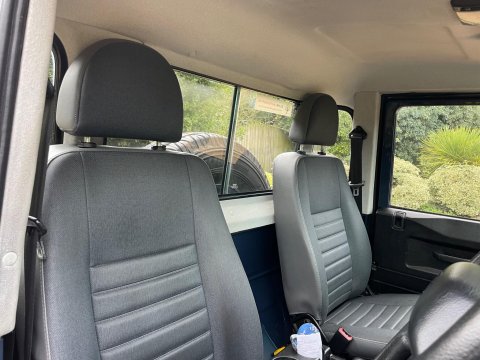 Land Rover Defender 2.4 TDCi Pickup 2dr Diesel Manual 4WD SWB Euro 4 (122 bhp) 40