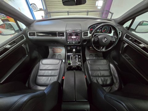 Volkswagen Touareg 3.0 TDI V6 BlueMotion Tech R-Line Plus Tiptronic 4WD Euro 6 (s/s) 5dr 3