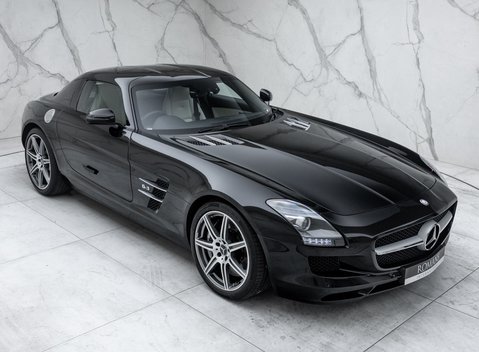 Mercedes-Benz SLS AMG 12