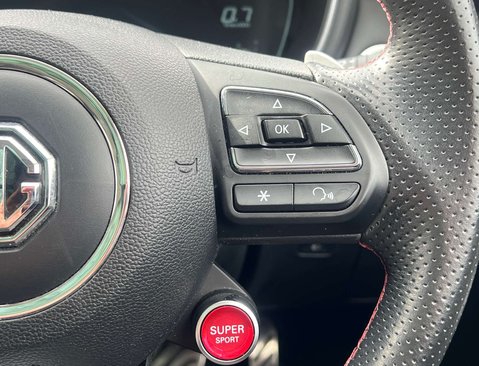 MG HS 1.5 MG HS Exclusive Semi-Auto 5dr 17