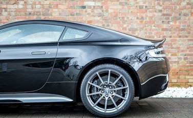 Aston Martin V12 Vantage S 19