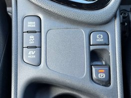 Toyota Yaris 1.5 Yaris Dynamic HEV CVT 5dr 52