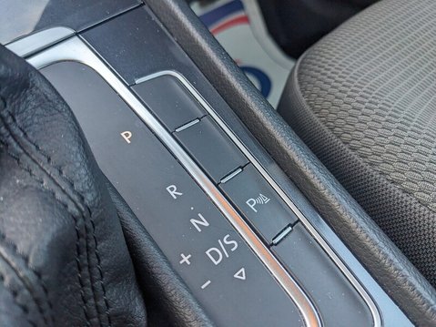 Volkswagen Golf SE NAVIGATION TDI BLUEMOTION TECHNOLOGY DSG 27