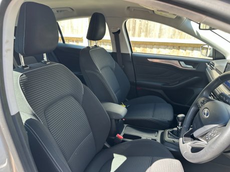 Ford Focus TITANIUM 1.0T EcoBoost 5dr 13