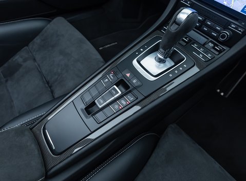 Porsche 911 Targa 4 GTS (991.2) 25