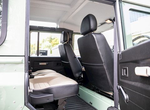 Land Rover Defender 110 Heritage Station Wagon 15