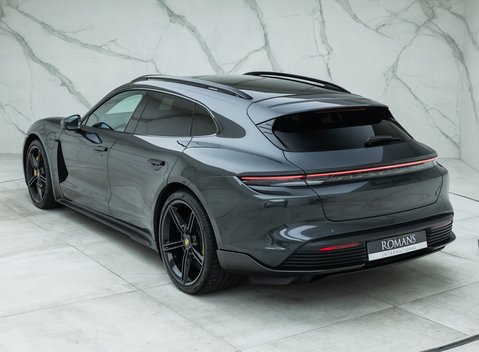 Porsche Taycan Turbo S Sport Turismo 9