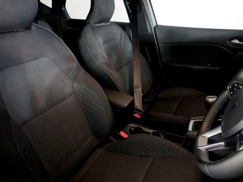 Renault Captur 1.0 TCe evolution SUV 5dr Petrol Manual Euro 6 (s/s) (90 ps) DAB Radio - Al 11