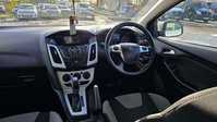 Ford Focus 1.6 Zetec Navigator Hatchback 5dr Petrol Powershift Euro 5 (125 ps) 21