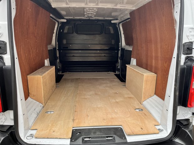 Vauxhall Vivaro VIVARO L2 DIESEL 2900 1.5d 100PS Dynamic H1 Van 21