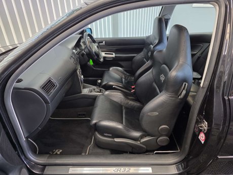 Volkswagen Golf 3.2 R32 Hatchback 3dr Petrol Manual (276 g/km, 240 bhp) 22
