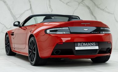 Aston Martin V12 Vantage S Roadster 12