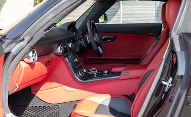 Mercedes-Benz SLS AMG Roadster 15