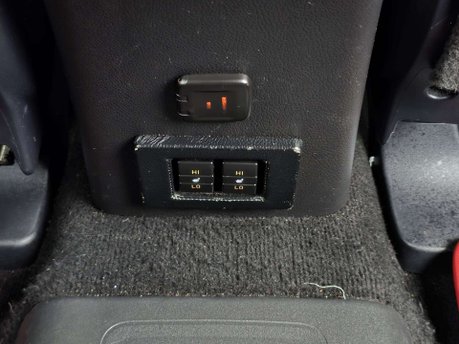 Mitsubishi Outlander 2.0h 12kWh GX5h SUV 5dr Petrol Plug-in Hybrid CVT 4WD Euro 6 (s/s) (200 ps) 28