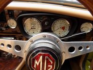 MG B ROADSTER 28