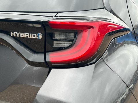 Toyota Yaris EXCEL FHEV 19