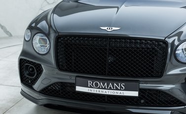 Bentley Bentayga Hybrid First Edition 32
