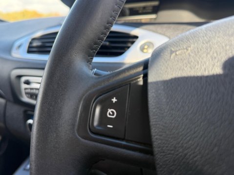 Renault Scenic 1.6 VVT Dynamique Euro 5 5dr 19