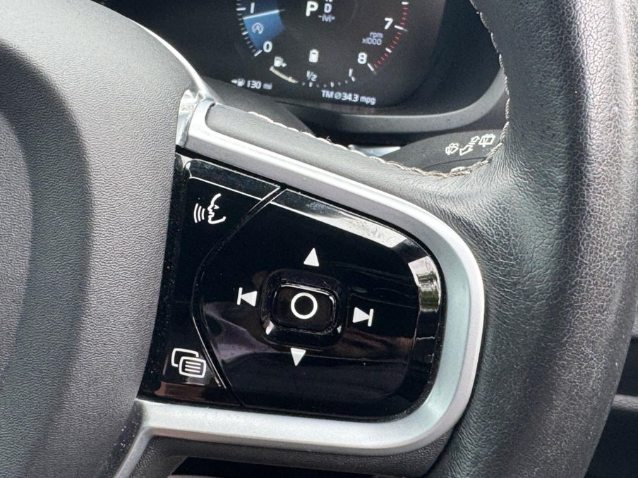 2021 Volvo V60 — image 35
