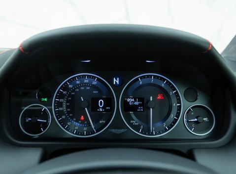 Aston Martin V12 Vantage s 18