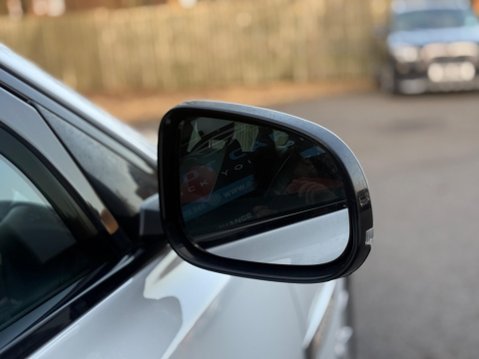 Jaguar XF 2.0d R-Sport Auto Euro 6 (s/s) 4dr 25