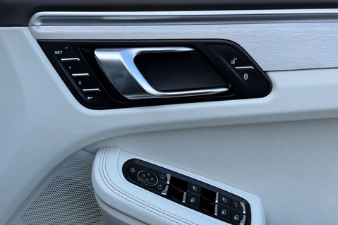 Porsche Macan TURBO PDK - TWO OWNERS -LANE ASSIST -20 INCH ALLOYS -APPLE CAR PLAY 41