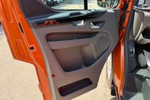 Ford Transit Custom 320 LIMITED ECOBLUE DOUBLE CAB - 6 SEATER -REVERSE CAMERA -APPLE CAR PLAY 21