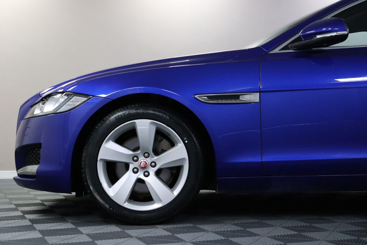 2018 Jaguar XF — image 26