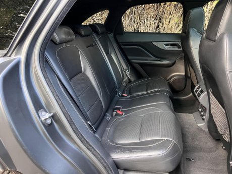 Jaguar F-Pace 3.0 D300 V6 S Auto AWD Euro 6 (s/s) 5dr 35