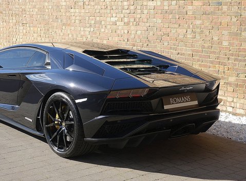 Lamborghini Aventador S 9