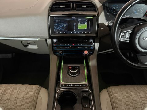 Jaguar F-Pace PORTFOLIO AWD 15