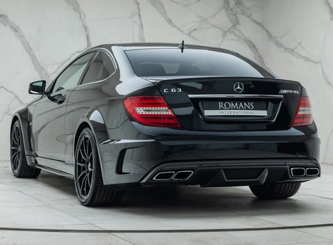 Mercedes-Benz C63 AMG Black Series 10