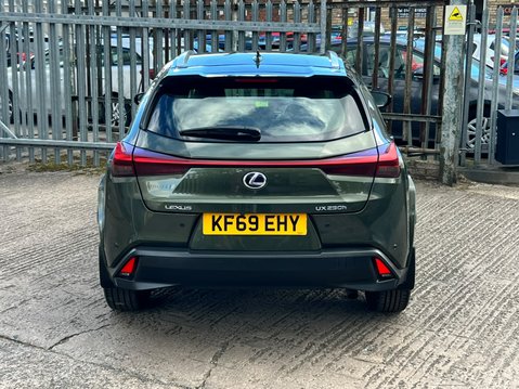 Lexus Ux 250H 15