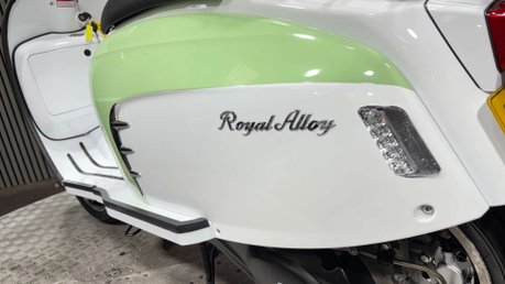 Royal Alloy GT 2020 ONLY 1K 1 OWNER SCOOTER LONG MOT MODERN RETRO 125CC 21