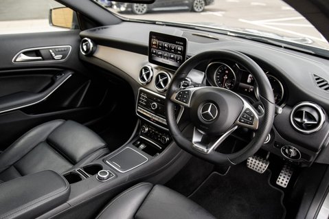 Mercedes-Benz GLA Class GLA 200 D 4MATIC AMG LINE PREMIUM PLUS 4