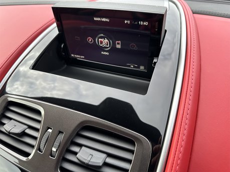 Aston Martin Vanquish V12 74