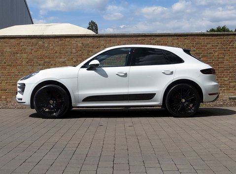Porsche Macan Turbo 5