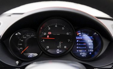 Porsche 718 Cayman 14