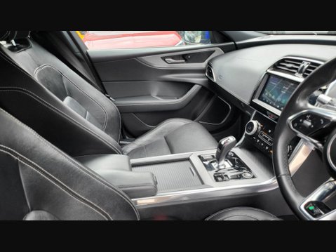 Jaguar XE R-DYNAMIC S 17