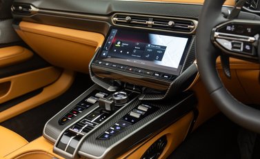 Aston Martin Vanquish Volante 24