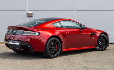 Aston Martin V12 Vantage s 4