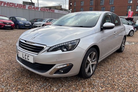Peugeot 308 PURETECH ALLURE LAST OWNER SINCE 2017..7 SERVICES..SAT NAV.. £35 TAX.. 4