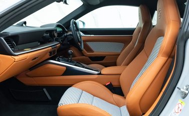 Porsche 911 (992) Sport Classic 13