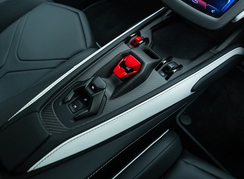 Lamborghini Revuelto 27