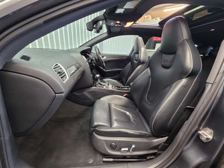 Audi RS4 4.2 FSI V8 Estate 5dr Petrol S Tronic quattro Euro 5 (450 ps) 9