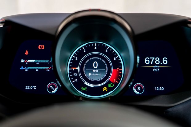 Aston Martin Vantage V12. 1 OF 333. OVER £45K IN OPTIONS. LIGHTWEIGHT PACKAGE. LIVERY PACKAGE. 4