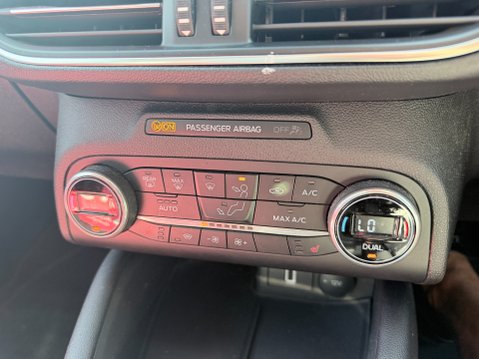 Ford Focus 1.0 TITANIUM 19